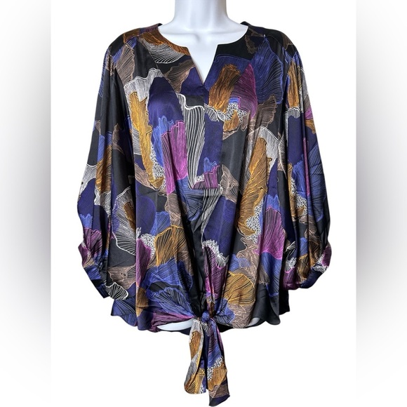 Chicos Woman’s Abstract Print Tie Front Top Size XL 3 Purple Satiny Split Neck - Picture 12 of 12